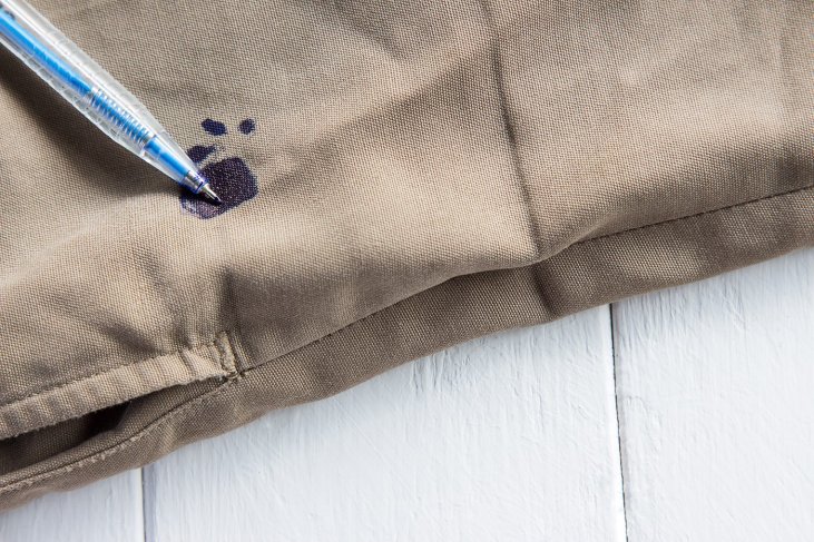 Lo encontré Dedicación Mil millones Cómo quitar manchas de bolígrafo | Soluciones para la ropa