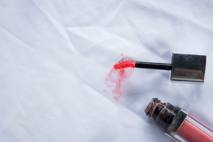 Cómo quitar manchas de maquillaje | Soluciones para la ropa Cómo quitar manchas de maquillaje | Soluciones para la ropa
