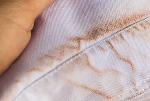 rehén menor nombre de la marca Cómo quitar manchas en ropa blanca | Soluciones para la ropa